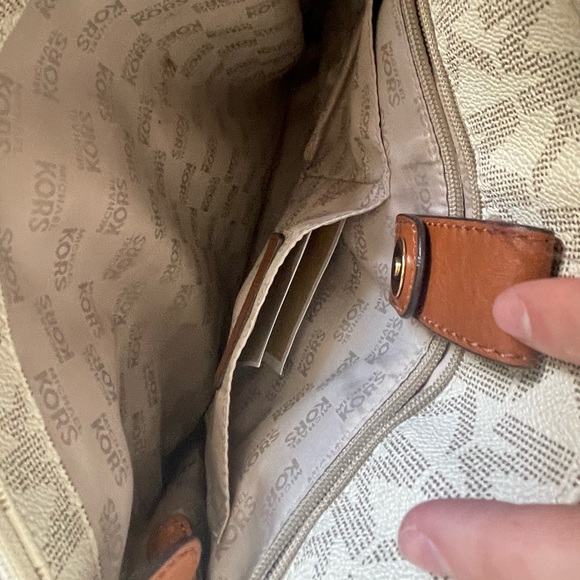 Michael Kors Hamilton Large Bag - Picture 10 of 13